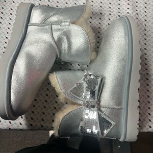 UGG Silver sequin bow boots like new 7